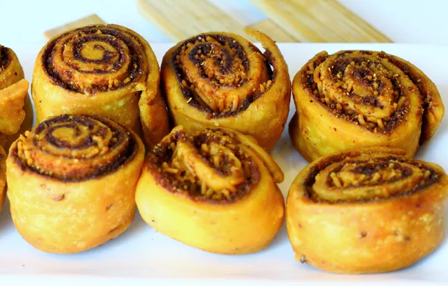 पुणेरी भाकरवडी | puneri bhakarwadi recipe in marathi