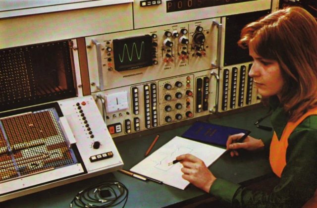 Analog Computer In Marathi